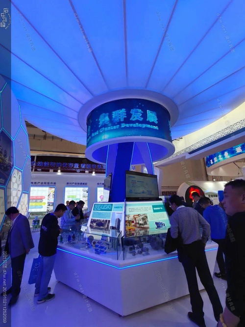 囤起來(lái) 44個(gè)產(chǎn)品展示柜設(shè)計(jì)，激活數(shù)字創(chuàng)意產(chǎn)品展覽展示新美學(xué)